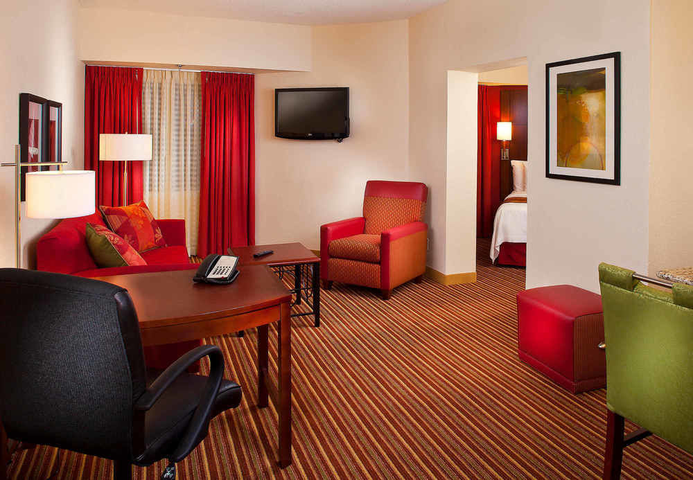 Sonesta Simply Suites Memphis East Poplar Pike מראה חיצוני תמונה